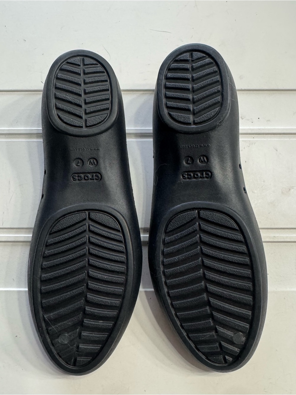 Crocs Women’s Sz 7 Lina Black Ballet Flats Slip On Shoes Comfort - Picture 4 of 5